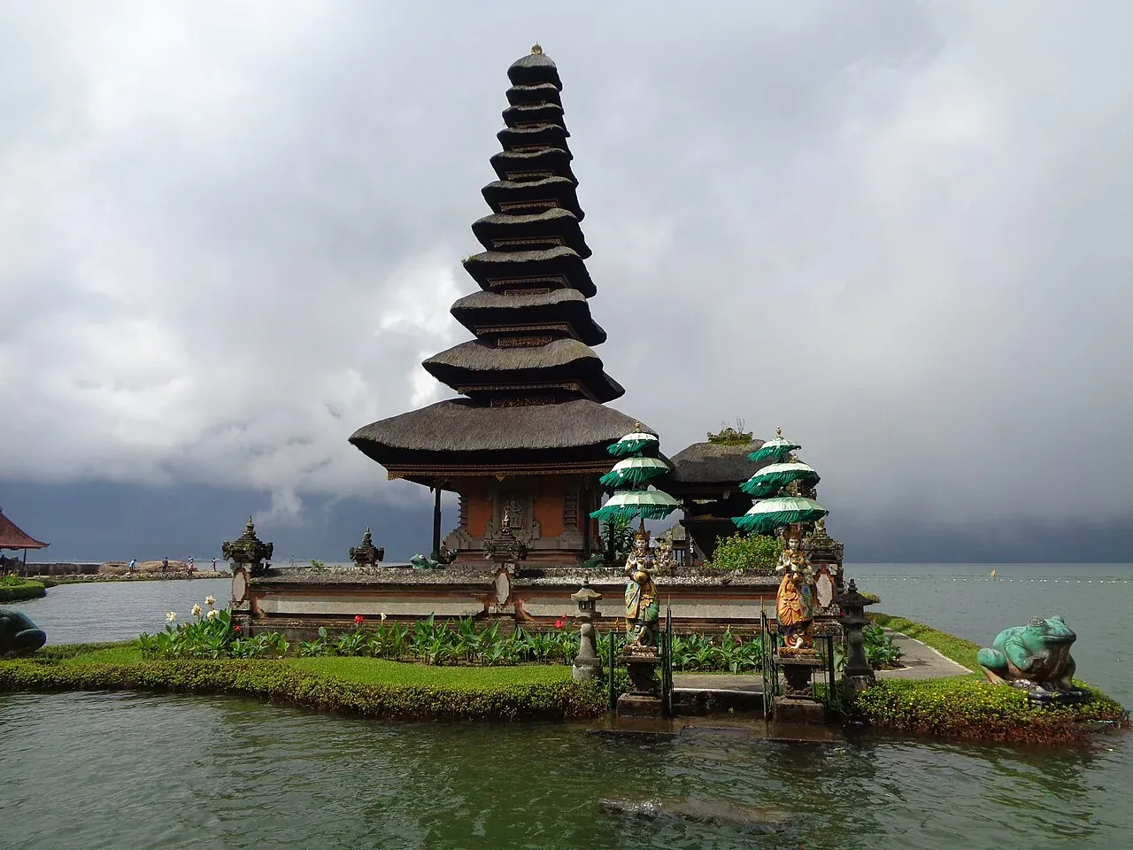 The tiered temple tower of Ulun Danu Beratan beside the lake